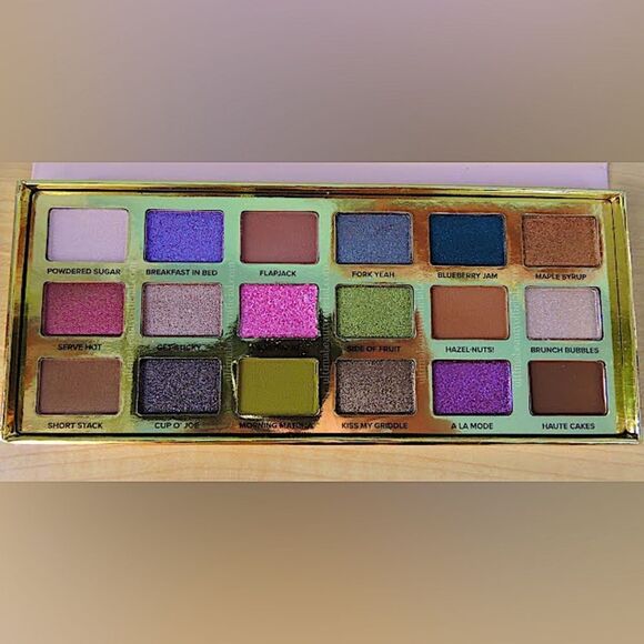 Too Faced Maple Syrup Pancakes Limited Edition Palette - Picture 4 of 8